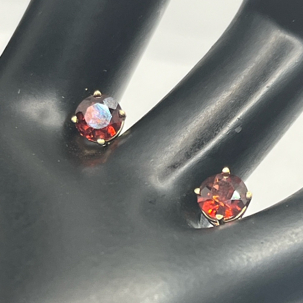 14k yellow gold red stone solitaire stud earrings 4 prong - Picture 3 of 16